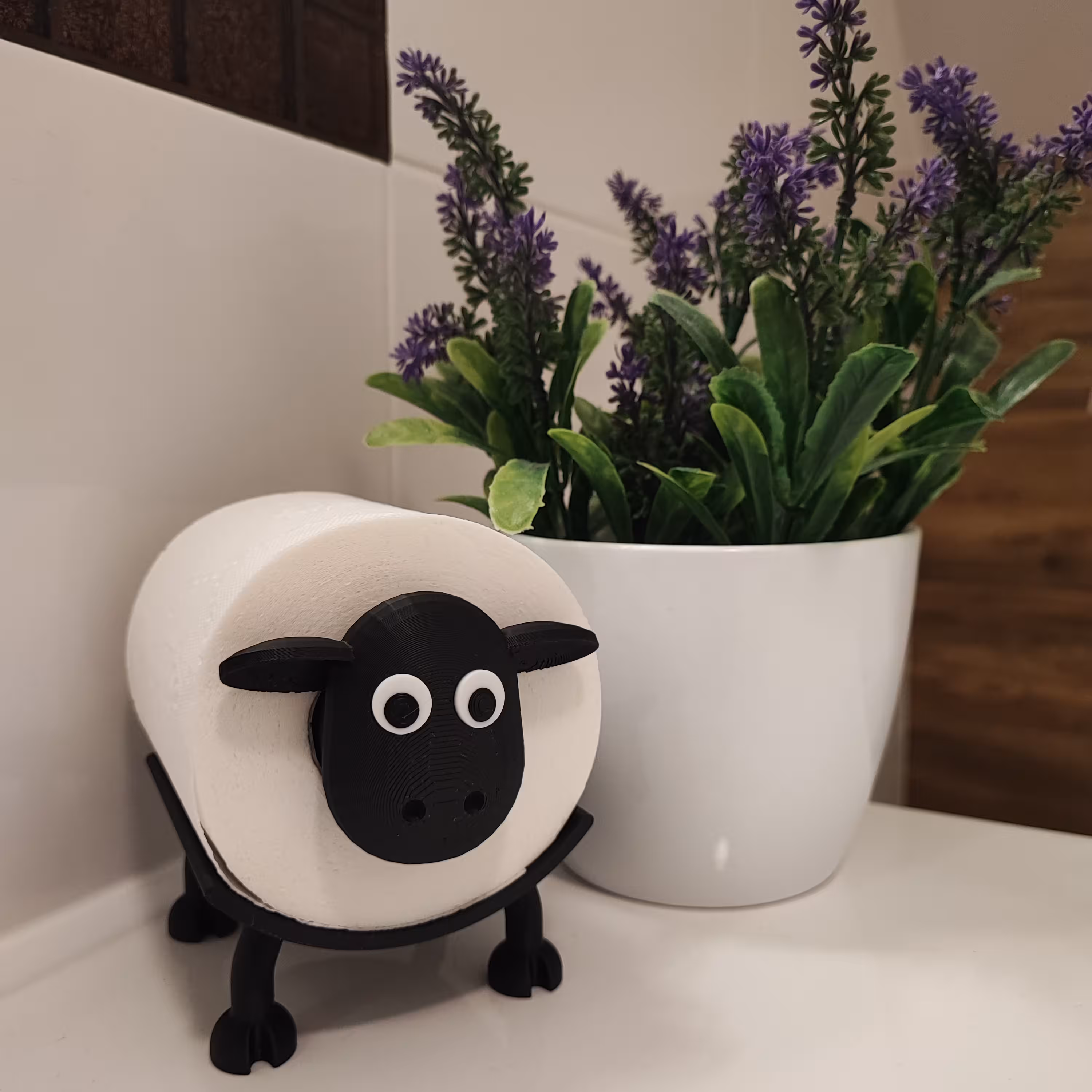 Figurka owcy - trzymak na papier toaletowy
